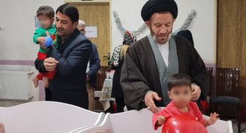 دیدار صمیمانه نماینده ولی فقیه در استان لرستان و امام جمعه خرم آباد از خانه کودکان بی سرپرست بمناسبت شب یلدا