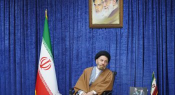 حجتالاسلام والمسلمین تقوی ریاست دفتر نهاد نمایندگی مقام معظم رهبری در دانشگاه پیام نور کشور بهمراه رییس و معاونین پیام نور استان، و مسئول دفاتر نهاد رهبری استانی و پیام نور لرستان، با حجت الاسلام والمسلمین دکتر شاهرخی دیدار و گفتگو کردند.