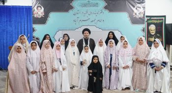 جشن تکلیف دختران نوجوان همراه با اقامه نماز به امامت حجت الاسلام و المسلمین دکتر سید احمدرضا شاهرخی نماینده ولی فقیه در استان لرستان و امام جمعه خرم آباد در محل حسینیه دفتر برگزار شد.