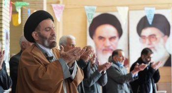 نماز ظهر و عصر در مسجد شهید آیت الله مدنی خرم آباد به امامت حضور نماینده ولی فقیه در استان لرستان و امام جمعه خرم آباد برگزار شد.