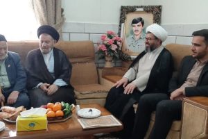   نماینده ولی فقیه در استان لرستان  و امام جمعه خرم آباد با پدر معظم شهید والا مقام سید محسن هاشمی در الیگودرز به همراه امام جمعه و رئیس بنیاد شهید و امور ایثارگران این شهرستان دیدار و گفت و گو کردند.
