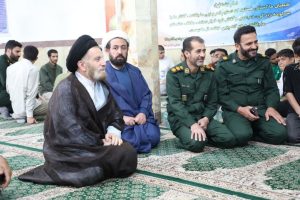 نماینده ولی فقیه در استان لرستان  و امام جمعه خرم آباد از برنامه‌های شجره طیبه صالحین بسیج در شهرستان الیگودرز در میان حلقات صالحین برادران و خواهران بسیجی بازدید کرد.
