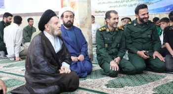 نماینده ولی فقیه در استان لرستان و امام جمعه خرم آباد از برنامههای شجره طیبه صالحین بسیج در شهرستان الیگودرز در میان حلقات صالحین برادران و خواهران بسیجی بازدید کرد.