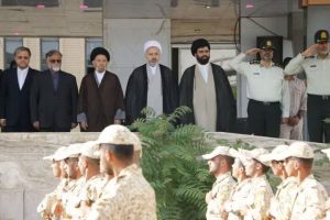 مراسم صبحگاه مشترک نیروهای مسلح استان لرستان به مناسبت سوم خرداد و سالروز آزادسازی خرمشهر در میدان صبحگاه فرماندهی انتظامی استان لرستان با حضور نماینده ولی فقیه استان لرستان و امام جمعه خرم آباد برگزار شد.