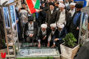 نماینده ولی فقیه استان لرستان و امام جمعه خرم آباد در حاشیه برگزاری اجلاس نمایندگان ولی فقیه سراسر کشور، به همراه جمع دیگری از نمایندگان ولی فقیه استان ها و رئیس شورای سیاست گذاری ائمه جمعه کشور ، با ادای احترام به مقام شهدای والا مقام در گلزار شهدای کرمان بر مزار پاک شهید سردار حاج قاسم سلیمانی حضور یافتند، و با قرائت فاتحه یاد و خاطره این مجاهد نستوه را گرامی داشتند