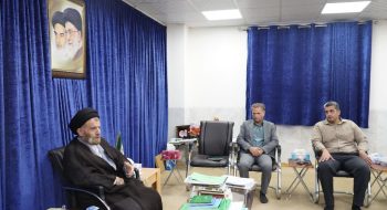 مجری برنامه های بنیاد علوی در استان لرستان با نماینده ولی فقیه در استان لرستان و امام جمعه خرم آباد دیدار و گفت و گو کرد.