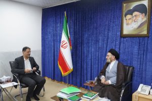 مدیریت شعب بانک های سپه استان لرستان و کارکنان با  نماینده ولی فقیه در استان لرستان و امام جمعه خرم آباد دیدار و گفتگو کردند.