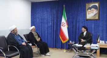 نماینده ولی فقیه در استان لرستان و امام جمعه خرم آباد درمحل دفتربا حجة الاسلام والمسلمین رضوانی نسب معاون محترم نظارت و ارزیابی شورای سیاستگذاری ائمه جمعه کشور وحجة الاسلام والمسلمین حسینی مسؤول گزینش ائمه جمعه کشور دیدار و گفت و گو کرد.