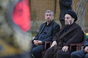 مراسم عزاداری سرور و سالار شهیدان اباعبدالله الحسین علیه السلام با حضور نماینده ولی فقیه در استان لرستان و امام جمعه خرم آباد ، استاندار استان لرستان ، مدیران و جمعی از مسئولان استانی و عموم مردم متدین در محوطه ساختمان مرکزی استانداری برگزار شد.