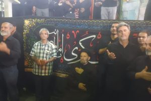 نماینده ولی فقیه در استان لرستان و امام جمعه خرم آباد در میان عزاداران و هیئت‌های سینه زنی و زنجیرزنی مختلف از جمله هیأت ۷۲ تن شهدای اسدآبادی واقع در محله اسدآبادی ، هیأت قاضی آباد و هیأت درب دلاکان در جایگاه های رزمندگان اسلام واقع در میدان حضرت امام خمینی رحمة الله علیه حضور پیدا کردند.