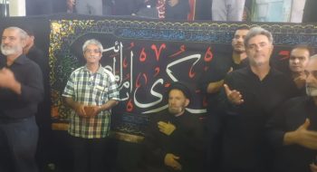 نماینده ولی فقیه در استان لرستان و امام جمعه خرم آباد در میان عزاداران و هیئتهای سینه زنی و زنجیرزنی مختلف از جمله هیأت ۷۲ تن شهدای اسدآبادی واقع در محله اسدآبادی ، هیأت قاضی آباد و هیأت درب دلاکان در جایگاه های رزمندگان اسلام واقع در میدان حضرت امام خمینی رحمة الله علیه حضور پیدا کردند.