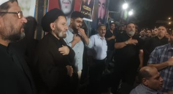 نماینده ولی فقیه در استان لرستان و امام جمعه خرم آباد در میان عزاداران و هیئتهای سینه زنی و زنجیرزنی مختلف واقع در خیابان انقلاب خرم آباد حضور پیدا کردند.