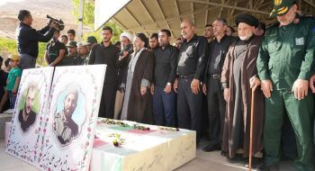 آیین باشکوه تشییع پیکر پاک شهدای وطن پاسداران دلاور، سید حسین موسوی و علی بازگیر، که در جریان پاکسازیِ مواد منفجره بهجامانده از تهاجم رژیم صهیونیستی در خرمآباد، به درجه رفیع شهادت نائل شدند، با حضور نماینده ولی فقیه در استان لرستان و امام جمعه خرم آباد برگزار گردید.