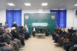 امام جمعه و فرماندار رومشگان و جمعی از مردم وطوایف وعشایرمتدین و انقلابی شهرستان رومشگان با نماینده ولی فقیه در استان لرستان و امام جمعه خرم آباد دیدار کردند.