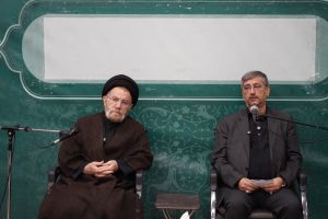  همزمان با نخستین روز از هفته دولت ، دیدار استاندار استان لرستان و مدیران دستگاه های اجرایی با نماینده ولی فقیه در استان لرستان و امام جمعه خرم آباد برگزار شد.