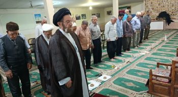 نماز جماعت مغرب و عشاء همراه با ایراد سخنرانی در مسجد امام جعفر صادق علیه السلام محله اسدآبادی، به امامت ماینده ولی فقیه در استان لرستان و امام جمعه خرم آباد برگزار شد.