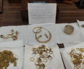 اهداء زیورآلات طلا و نقره، مردم متدین و انقلابی استان لرستان به مردم مظلوم فلسطین، لبنان و حزب‌الله با حضور نماینده ولی فقیه در استام لرستان و امام جمعه خرم آباد