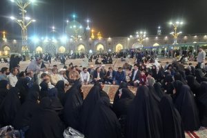 نشست صمیمانه بسیجیان شبکه تربیتی صالحین با حضور نماینده ولی فقیه در استان لرستان و امام جمعه خرم آباد در جوار بارگاه حضرت علی ابن موسی الرضا علیه السلام برگزار شد.