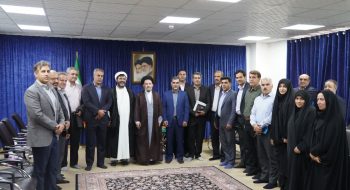 ریاست و هیئت رییسه و مسئول دفتر نهاد نمایندگی مقام معظم رهبری دانشگاه آزاد اسلامی واحد خرم آباد با نماینده ولی فقیه در استان لرستان و امام جمعه خرم آباد دیدار و گفت و گو کردند.