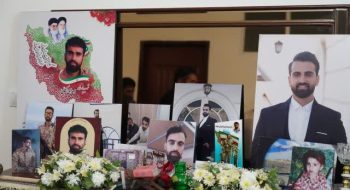 نماینده ولی‌فقیه در استان لرستان و امام‌جمعه خرم‌آباد به مناسبت هفته دفاع مقدس با خانواده شهید «مهدی کمالی» از شهدای جنگ تحمیلی ۱۲  روزه دیدار و گفت‌وگو کرد.