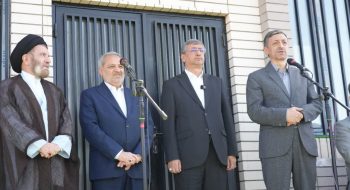 آیین افتتاح تعدادی از مدارس احداثی با کمک بنیاد برکت در شهرستان دلفان، با حضور رئیس ستاد اجرایی فرمان امام «ره» ، وزیر آموزش و پرورش، نماینده ولی فقیه در استان لرستان و امام جمعه خرم آباد برگزار گردید.