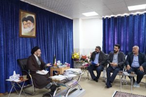 مشاور رئیس ستاد اجرایی فرمان امام و مدیرعامل شرکت توسعه‌گری پردیس با  نماینده ولی‌فقیه در استان و امام جمعه خرم‌آباد دیدار و گفت و گو کرد.