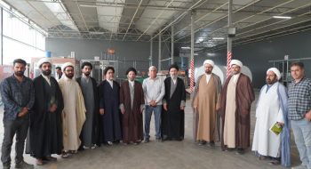 نماینده ولیفقیه در استان و امام جمعه خرمآباد و جمعی از طلاب حوزه های علمیه استان از مجتمع کشت و صنعت و گردشگری فارمرز بازدید کردند.