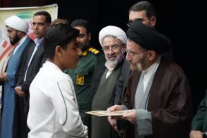  نشست نخبگانی بسیج دانش آموزی سپاه حضرت ابوالفضل علیه السلام استان لرستان با حضور نماینده ولی‌فقیه در استان لرستان و امام‌جمعه خرم‌آباد در کانون ادب خرم آباد برگزار شد.