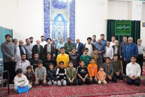 نماینده ولی‌فقیه در استان لرستان و امام‌جمعه خرم‌آباد در جمع نمازگزاران و نوجوانان مسجد حضرت صاحب الزمان (عج) چهاراه فرهنگ خرم آباد حضور پیدا کردند.