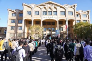 زنگ استکبار ستیزی به مناسبت روز ۱۳ آبان با حضور نماینده ولی‌فقیه در استان لرستان و امام جمعه خرم آباد در مدرسه پسرانه امیرکبیر خرم آباد نواخته شد.