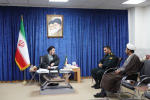 فرمانده جدید نیروی انتظامی شهرستان خرم آباد با نماینده ولی‌فقیه در استان لرستان و امام جمعه خرم‌آباد دیدار و گفت و گو کرد.