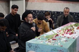  مراسم شبی با شهید مطهر گمنام در حسینیه دفتر نماینده ولی فقیه در استان لرستان با حضور نماینده ولی‌فقیه در استان لرستان و امام جمعه خرم‌آباد برگزار شد.