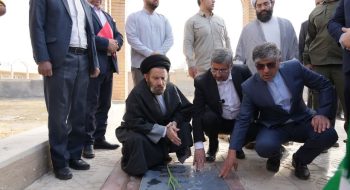 آیین غبارروبی گلزار شهدای شهرستان رومشکان با حضور نماینده ولی‌فقیه در استان لرستان و امام جمعه خرم‌آباد برگزار شد.