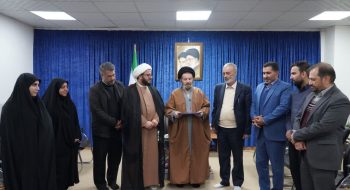  نماینده ولی‌فقیه در استان لرستان و امام جمعه خرم‌آباد با جناب آقای زرهاتی، قائم‌مقام ستاد اقامه نماز کشور دیدار و گفتگو کردند.