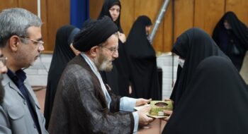 همایش تکریم و تجلیل از بانوان پشتیبان جبهه مقاومت با حضور نماینده ولی‌فقیه در استان لرستان و امام جمعه خرم‌آباد، برگزار شد.