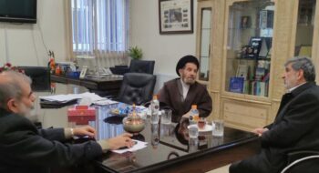 نماینده ولی فقیه در استان لرستان و امام جمعه خرم آباد روز نه دی ماه ۱۴۰۴ با جناب آقای دکتر شاه حسینی رئیس جامعه خیرین مدرسه ساز کشور در تهران دیدار کرد.