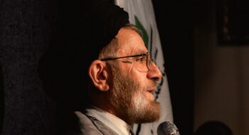 شاهرخی نماینده ولی‌فقیه در استان لرستان و امام جمعه خرم‌آباد با مداحان خرم آباد در مجمع الذاکرین بسیج مداحان ، دیدار صمیمانه ای داشتند.