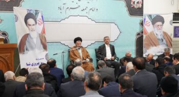 به مناسبت چهل و هفتمین سالگرد پیروزی انقلاب اسلامی و آغاز دهه فجر ، آحاد مردم و مسئولین و استاندار استان لرستان با نماینده ولی فقیه در استان لرستان و امام جمعه خرم آباد دیدار کردند.