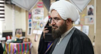 رئیس شورای سیاست‌گذاری ائمه جمعه کشور از نمایشگاه اتحادیه انجمن‌های اسلامی دانش آموزان در دبیرستان دخترانه بازدید کردند.