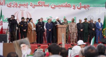 مراسم بزرگداشت یوم الله ۲۲ بهمن در شهرستان خرم آباد با حضور نماینده ولی فقیه در استان لرستان و امام جمعه خرم آباد ، مسئولان و با حضور باشکوه مردم و با سخنرانی رئیس شورای سیاستگذاری ائمه جمعه کشور برگزار شد.