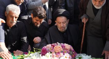 آیین بدرقه ، تشییع و تدفین شهدای والامقام مبارزه با آمریکا و اسرائیل جنایتکار شهیدان حاج مهدی ویسکرمی ، مرتضی مرادی و کسری رحمتی با حضور نماینده ولی فقیه در استان لرستان و امام جمعه خرم آباد و مردم در مقابل حسینیه گلزار شهدای خرم آباد برگزار شد.