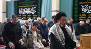 محفل قرآنی «زندگی با آیه‌ها» به مناسبت ماه مبارک رمضان، همراه با اقامه نماز جماعت ظهر و عصر به امامت  نماینده ولی فقیه در استان لرستان و امام جمعه خرم آباد در مسجد حضرت صاحب الزمان عجل الله خرم آباد برگزار شد.