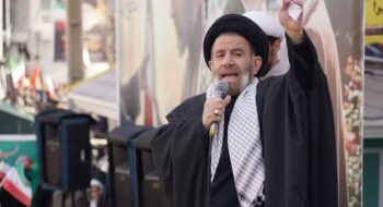 آیین بیعت با سومین رهبر مقتدر مسلمانان جهان حضرت آیت الله سید مجتبی حسینی خامنه ای با حضور نماینده ولی فقیه در استان لرستان و امام جمعه خرم آباد و مردم شجاع و انقلابی خرم آباد در ابتدای خیابان بعثت برگزار شد.