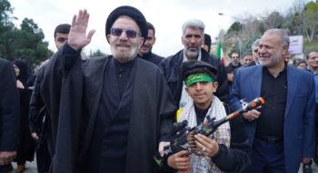 همزمان با آخرین جمعه ماه مبارک رمضان راهپیمایی روز قدس و نماز جمعه به امامت  نماینده ولی فقیه در استان لرستان و امام جمعه خرم آباد  برگزار شد.