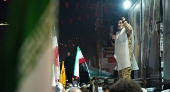 شانزدهمین شب از اجتماع باشکوه مردم متدین و انقلابی خرم آباد در عزای سید و سالار شهدای انقلاب حضرت امام خامنه ای رضوان الله علیه، با حضور نماینده ولی فقیه در استان لرستان و امام جمعه خرم آباد و جامعه روحانیت حوزه علمیه در خیابان بعثت برگزار شد.