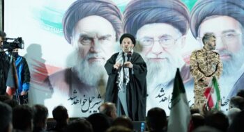 اجتماع باشکوه عزاداران امام شهید و بیعت با آیت الله سید مجتبی خامنه ای مدظله العالی در جایگاه پارک چهارباغ گلدشت شرقی با حضور نماینده ولی فقیه در استان لرستان و امام جمعه خرم آباد
