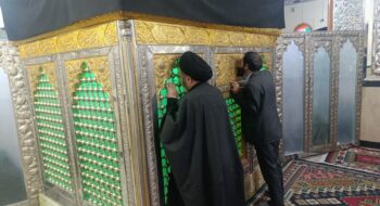 حضور درحرم امام زاده زید ابن علی علیه السلام خرم آباد ودیدار و گفتگو با مردم توسط نماینده ولی فقیه در استان لرستان و امام جمعه خرم آباد