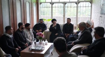  نماینده ولی‌فقیه در استان لرستان و امام جمعه خرم‌آباد، با خانواده شهیدان والامقام یوسف و علیرضا سفیدپری و شهیده آناهید رشنو از شهدای جنگ رمضان دیدار و گفتگو کردند.