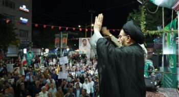 نماینده ولی فقیه در استان لرستان و امام جمعه خرم آباد، همزمان با شب باسعادت عید سعید غدیر خم، در موج ۹۵ حضور باشکوه مردم خرم‌آباد در خیابان انقلاب ، جایگاه بعثت حضور یافت و به سخنرانی پرداخت.