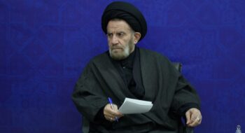 اعضای کادر فنی و جمعی از بازیکنان تیم فوتبال خیبر خرم‌آباد با نماینده ولی‌فقیه در استان لرستان و امام جمعه خرم‌آباد دیدار و گفت‌وگو کردند.